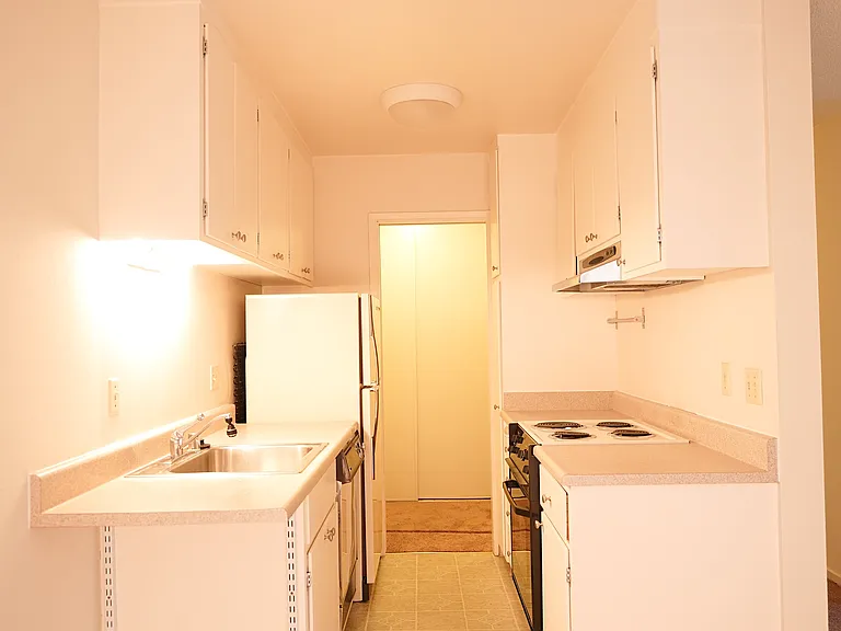 2431 Carlmont Dr #11 — Photo 9