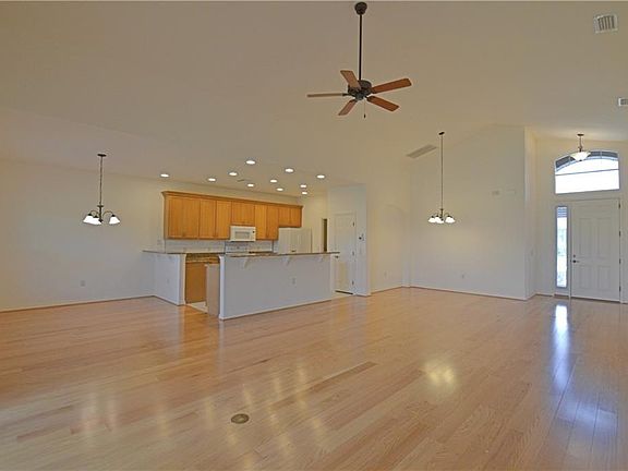 3rd image of 4528 Back 9 Dr