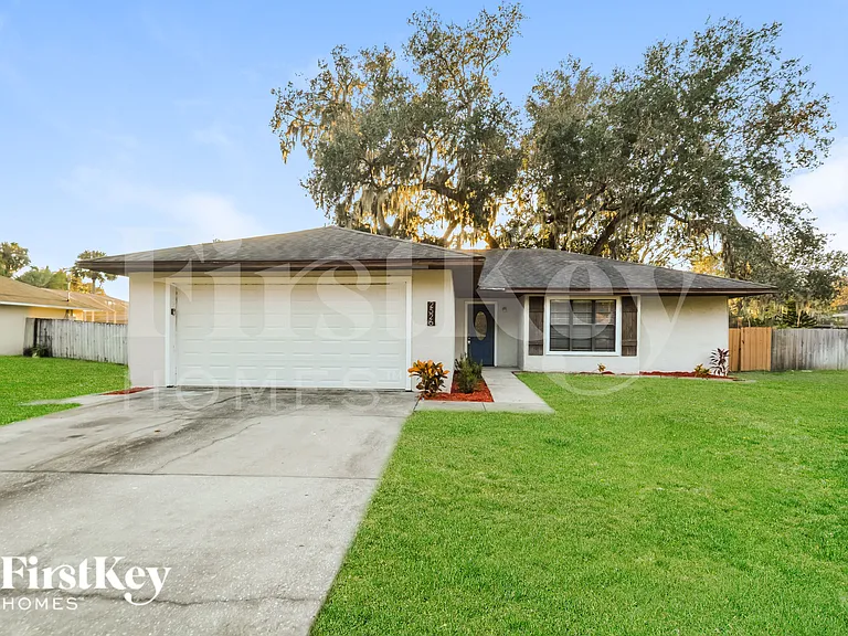 2526 Needle Palm Dr — Photo 1
