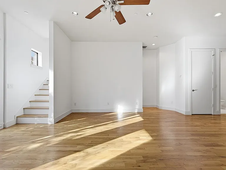 3930 Bowser Ave #10 — Photo 27