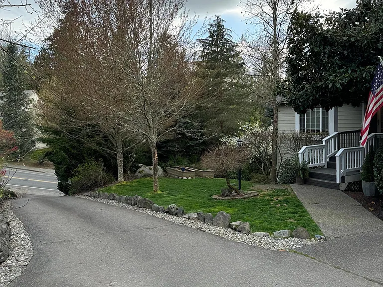 1252 NE Forest Rock Ln — Photo 3