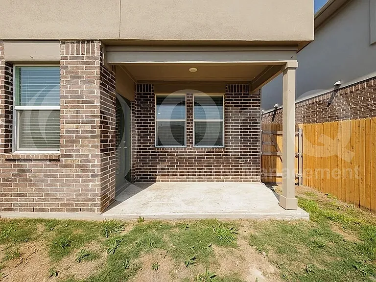 521 Otto Ave — Photo 5