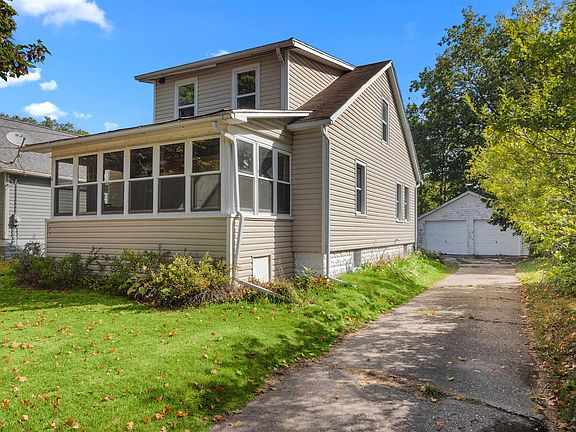 3rd image of 635 Chapin Ct