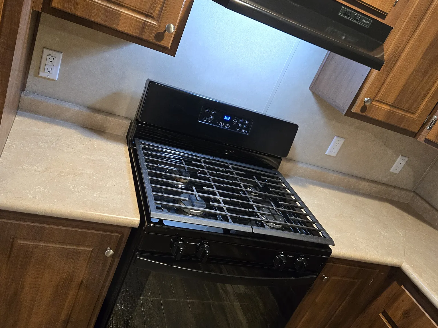 3 bed, 960 sqft, $1,085 — Photo 2