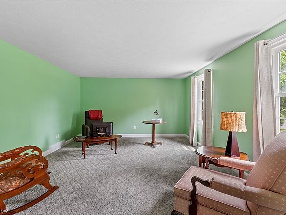 3rd image of 1815 Carver Ln
