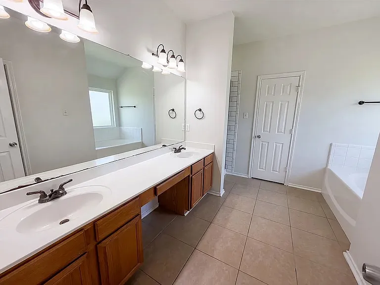 325 Cascade Dr — Photo 5