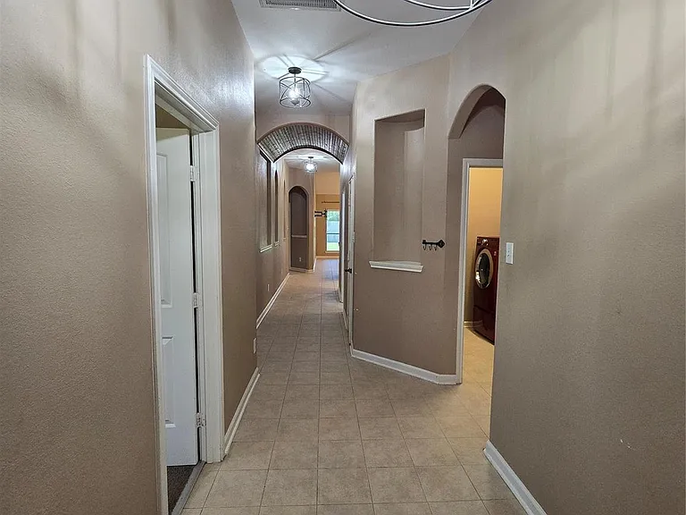 215 Danna St — Photo 4