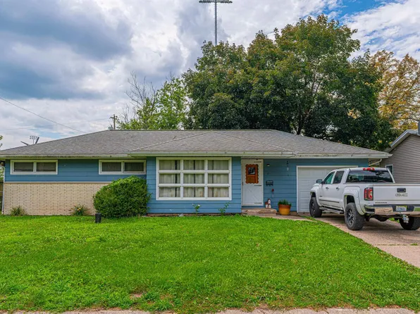 27 Tulip Dr, Lincoln, IL 62656