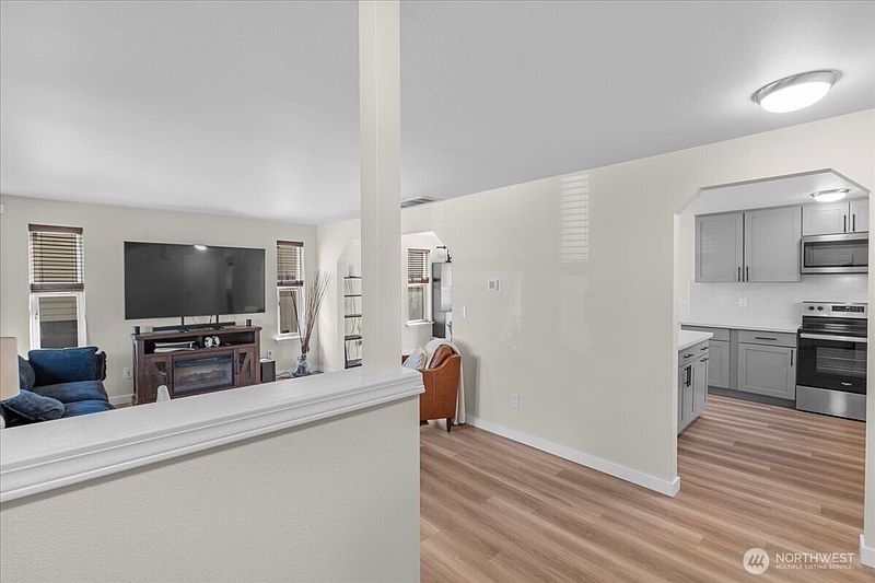 2nd image of 1506 S Cushman Avenue