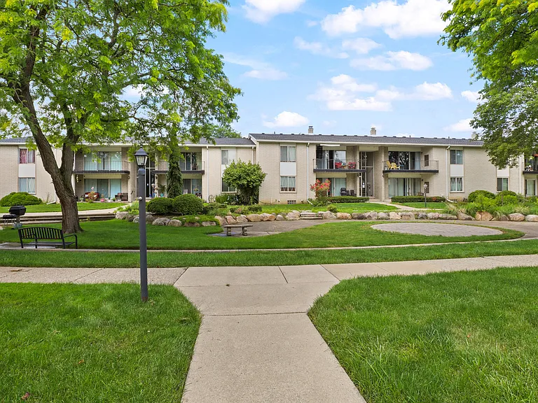 8577 Kennedy Cir #M7 — Photo 5