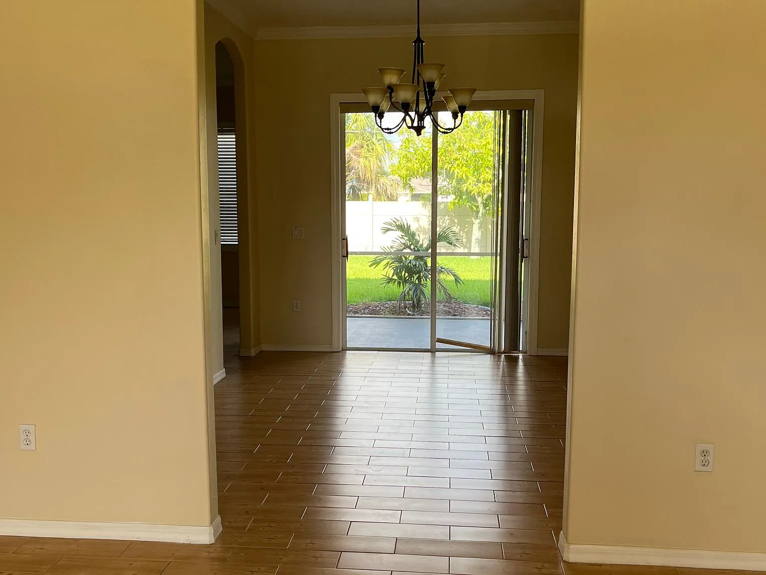 3 bed, 2126 sqft, $2,100 — Photo 3