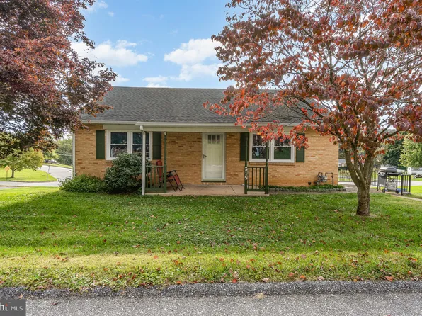 315 Pine St, Glen Rock, PA 17327
