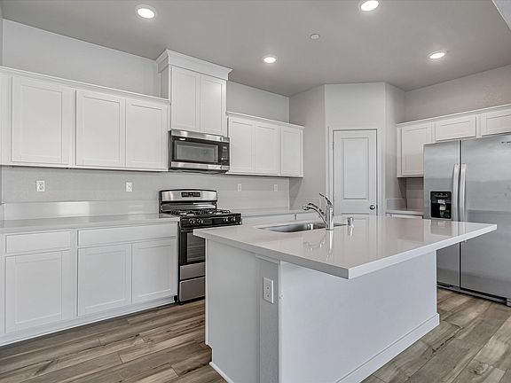 4th image of 125 Clownfish St