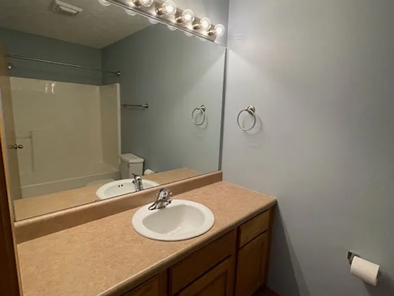 834 S Mahn Ave — Photo 2