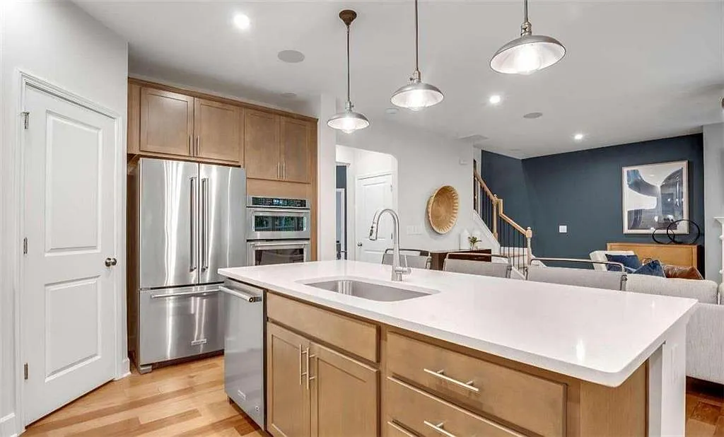 5 bed, 4.5 bath, $5,000 — Photo 4