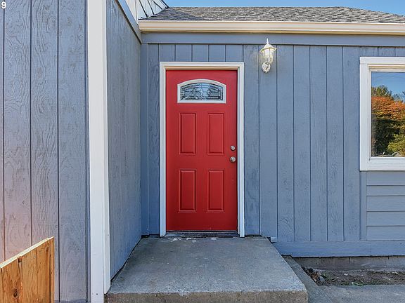 3rd image of 821 N Kelso Ave