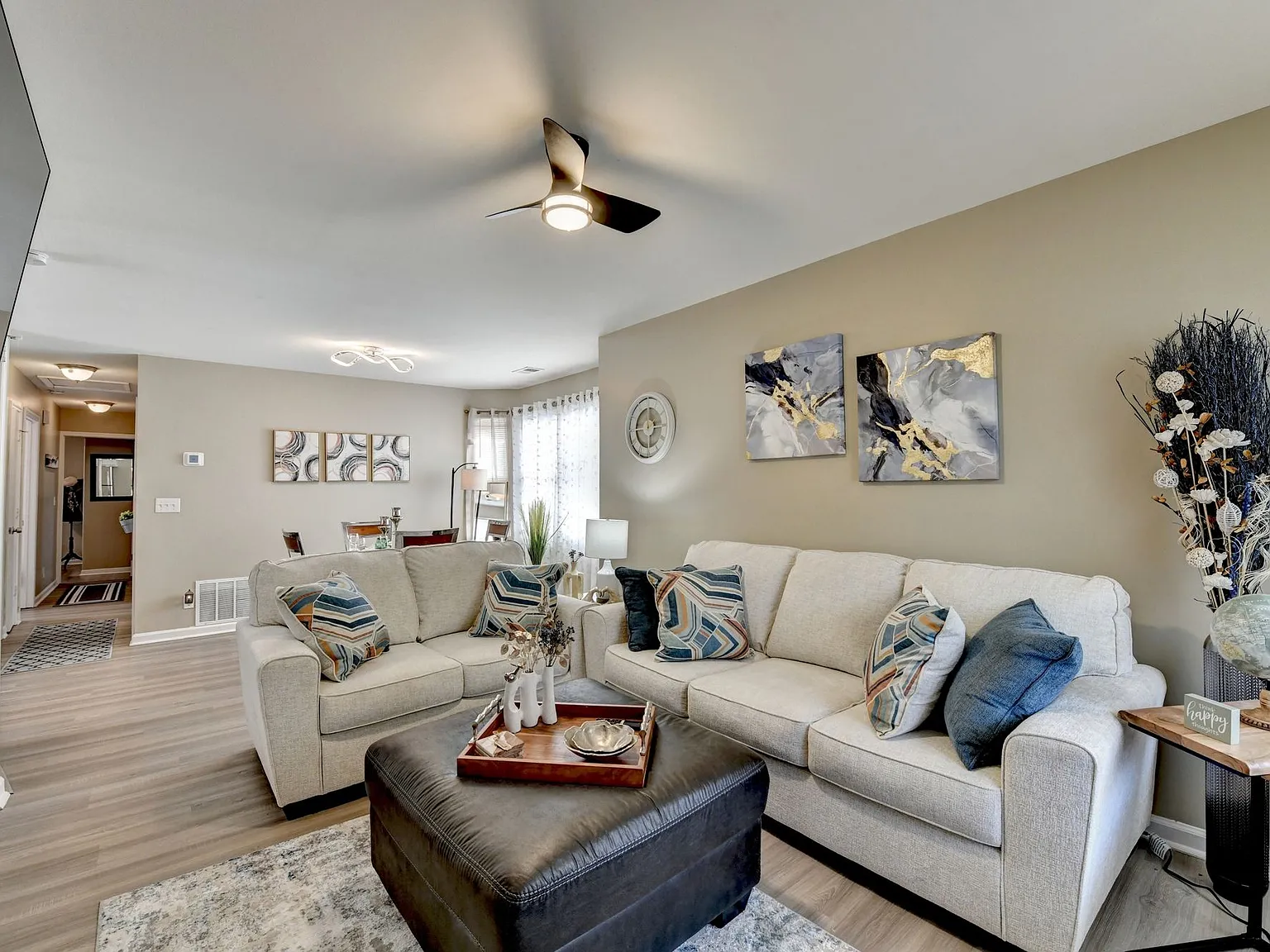 3 bed, 1200 sqft, $2,400 — Photo 2