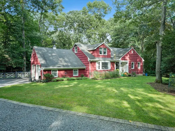 9 Circle Drive, Shoreham, NY 11786