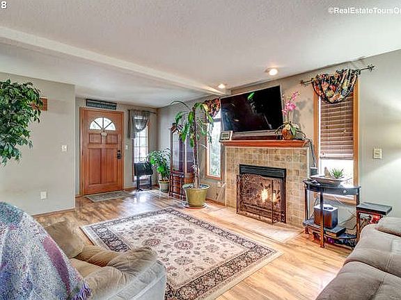 4th image of 613 SE 32nd Ave