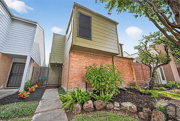 1917 Trixie Ln — Photo 2