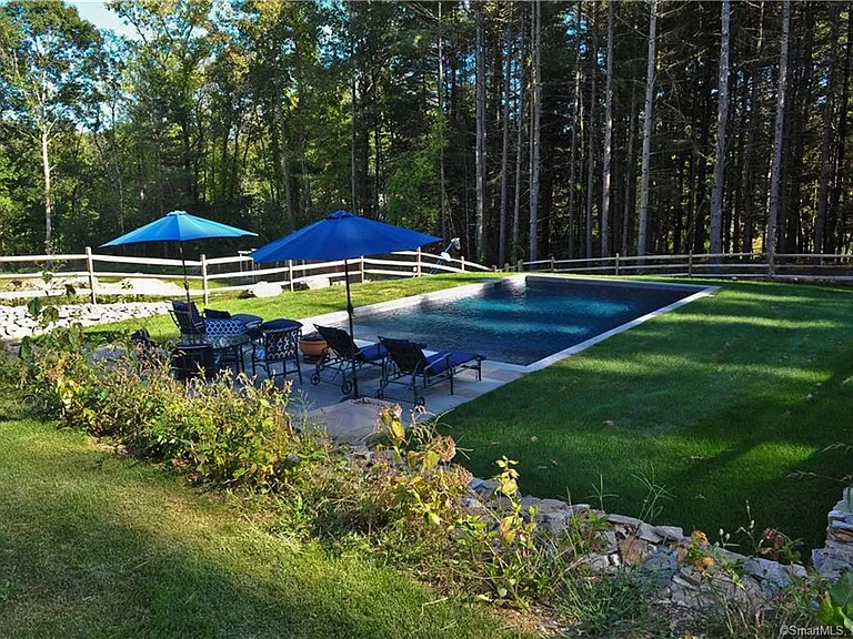 51 Senff Rd — Photo 3