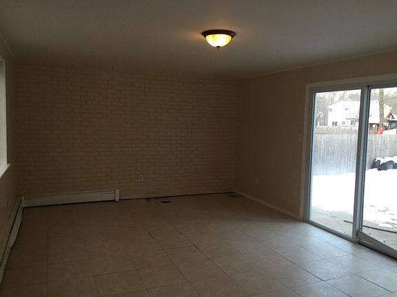 3rd image of 945 Connetquot Ave
