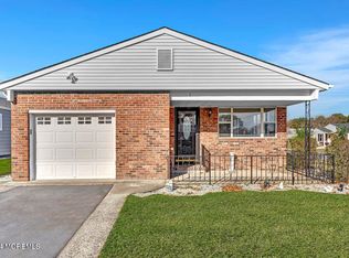 1 Saint Tropez Ct, Toms River, NJ 08757
