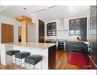 3rd image of 817 Hinman Ave APT 3W