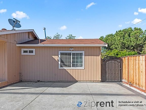 4th image of 30 Pickford Ave #B