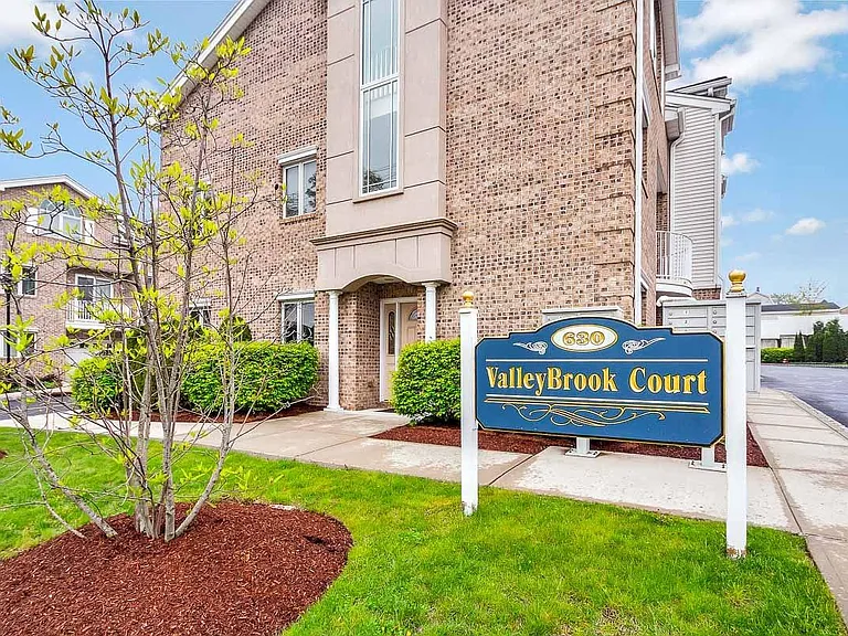 630 Valley Brook Ave #19 — Photo 6