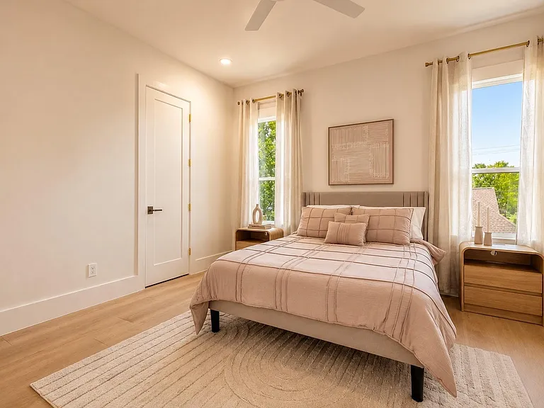 1642 Bonnie Brae St — Photo 15