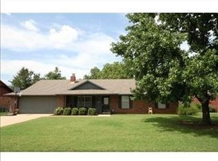 1209 W Geneva St, Rogers, AR 72758