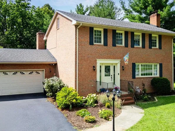 935 Glenwood Blvd, Waynesboro, VA 22980