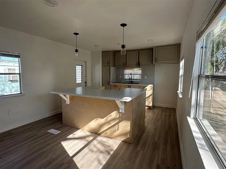 510 N Shirley St #6 — Photo 4