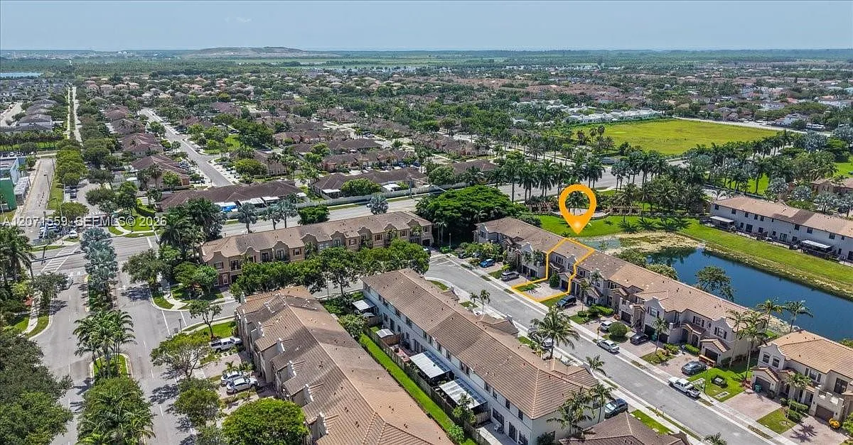 Silver Palm East Section — Photo 4