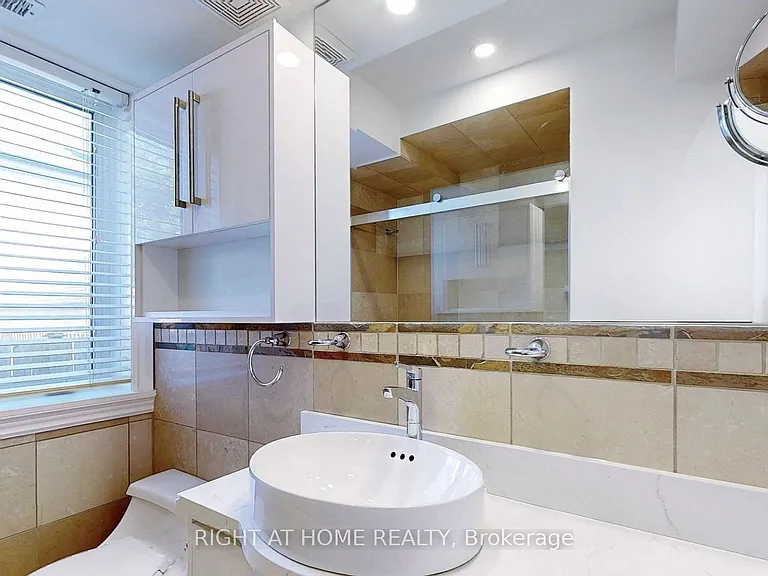 1186 Royal York Rd #2 — Photo 14
