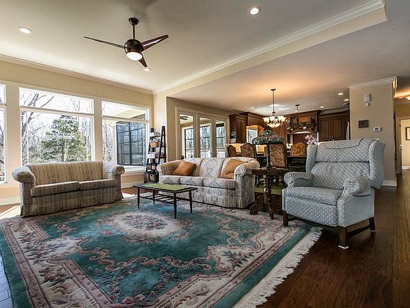 3rd image of 17312 Castlemaine Ln