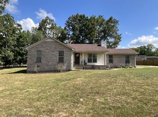 3 Salem Ln, Lawrenceburg, TN 38464