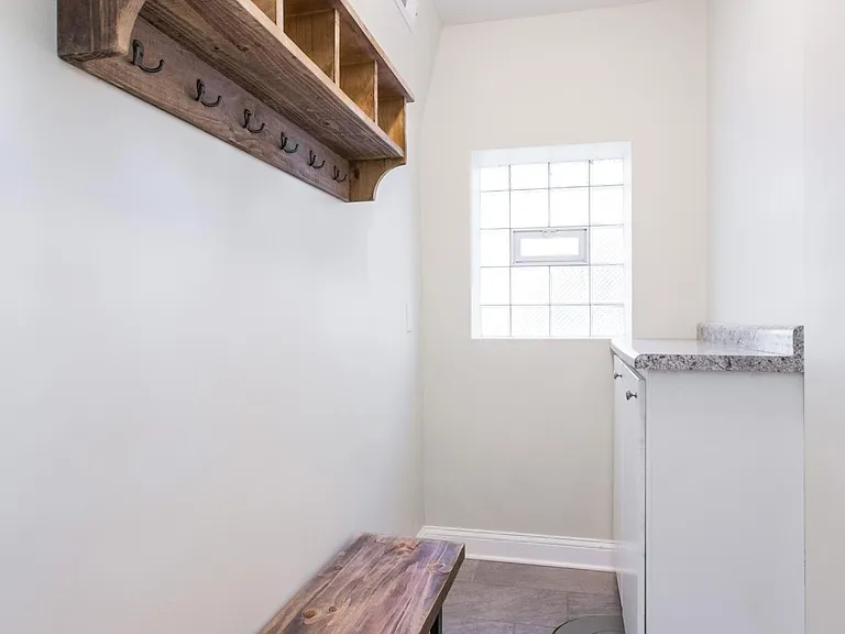 Entry/mudroom