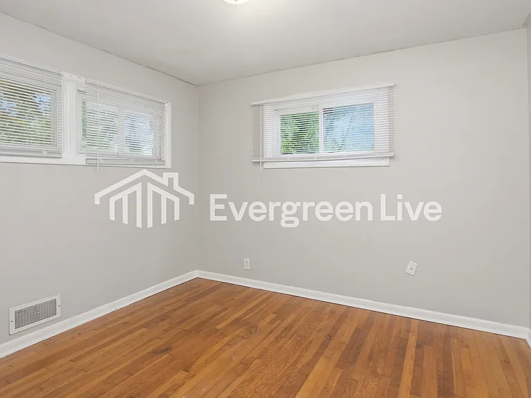 1120 Hathaway Dr — Photo 10