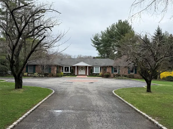 15 Morgan Drive, Old Westbury, NY 11568