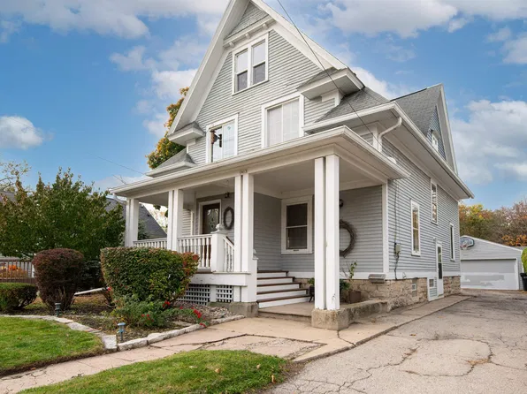 1413 Jackson St, Oshkosh, WI 54901