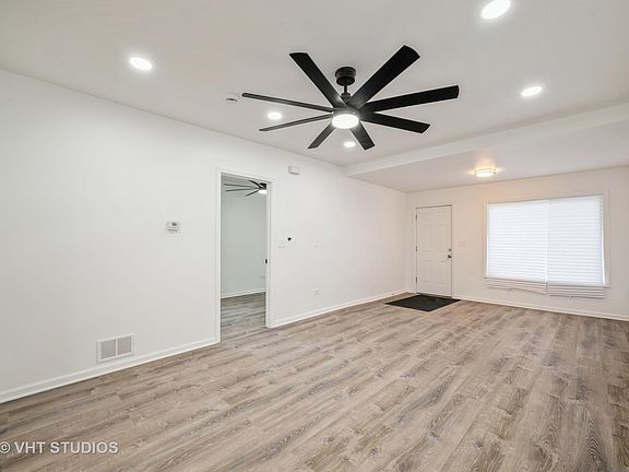 3rd image of 1228 Victoria Ave