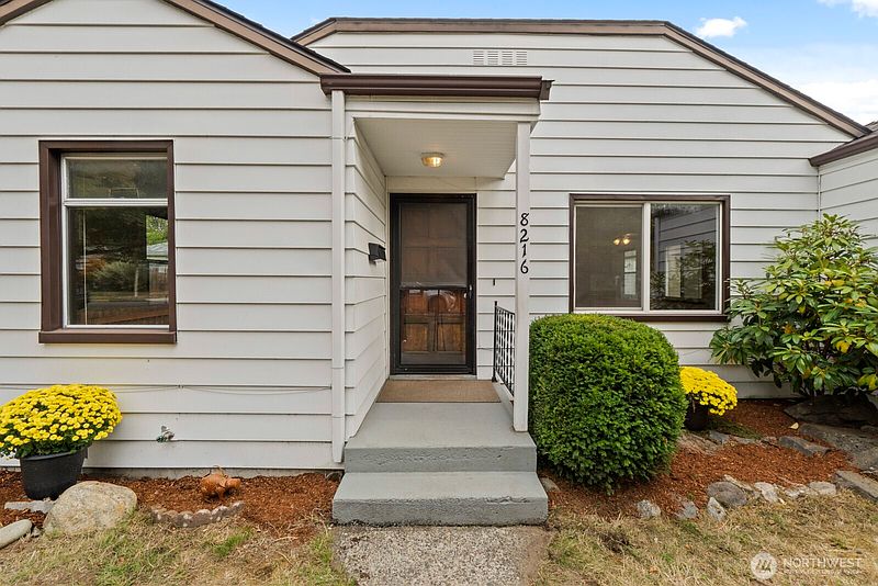 2nd image of 8216 21st Avenue NE