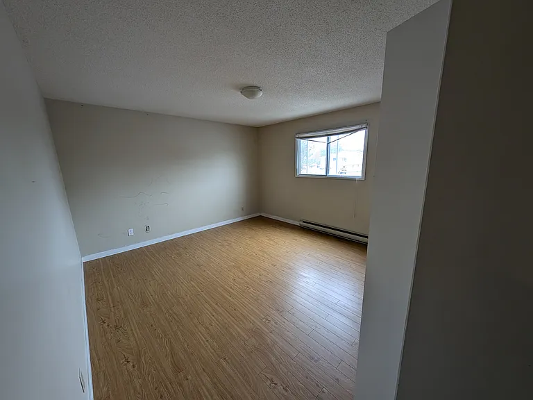 111 Knox St — Photo 22