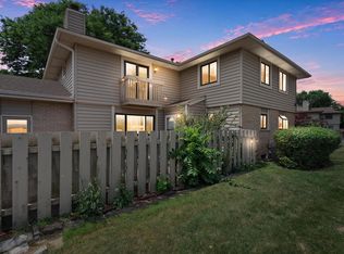 16250 W Coachlight Dr, New Berlin, WI 53151