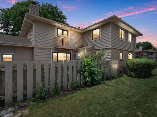 16250 W Coachlight DRIVE, New Berlin, WI 53151