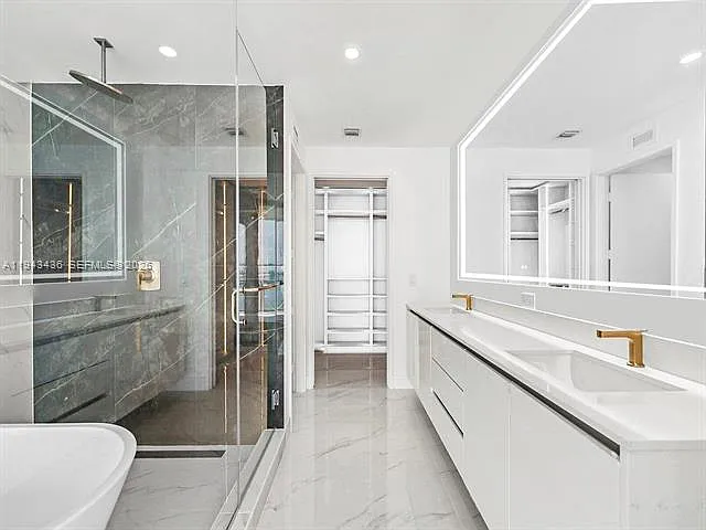 700 NE 24th St #3204 — Photo 11