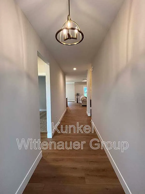3 bed, 2.0 bath, 1929 sqft, $3,000 — Photo 3