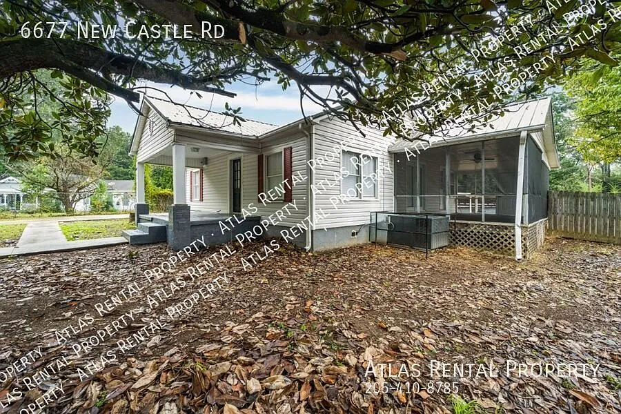 3 Bedroom/2 Bath Move in Ready! Pet Friendly — Photo 2